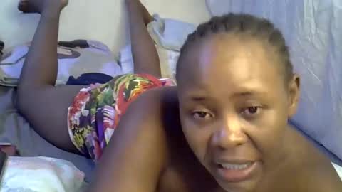 Snapshot of sassy_bella chatting on December 5, 2:09 am sassy_bella online show from December 5, 2:09 am