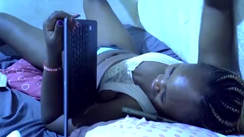 sassy_bella online show from June 8, 5:35 pm