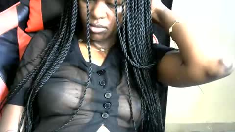 Snapshot of sassy_lyne chatting on May 20, 11:33 pm sassy_lyne online show from May 20, 11:33 pm