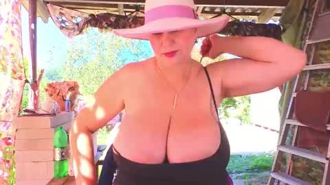 sassy_seasons online show from September 14, 8:57 am