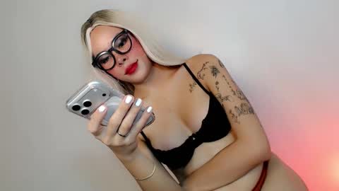 Tiffanie online show from November 11, 12:54 am