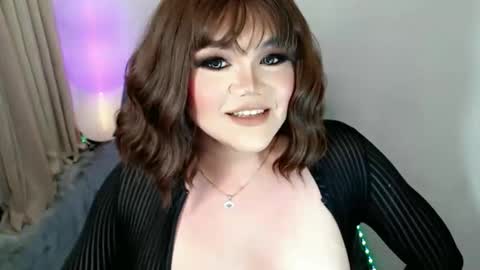 Snapshot of sassy_vivits chatting on May 7, 5:35 am sassy_vivits online show from May 7, 5:35 am