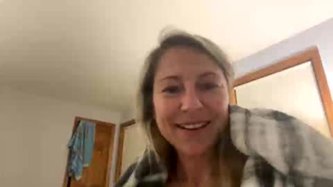 Snapshot of sassyella chatting on October 23, 5:51 am Sassyella online show from October 23, 5:51 am