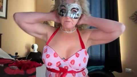 Snapshot of sassyhotwife00 chatting on March 24, 8:36 pm sassyhotwife00 online show from March 24, 8:36 pm