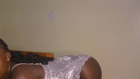Snapshot of sassyleila chatting on July 2, 11:55 pm sexxy one online show from July 2, 11:55 pm