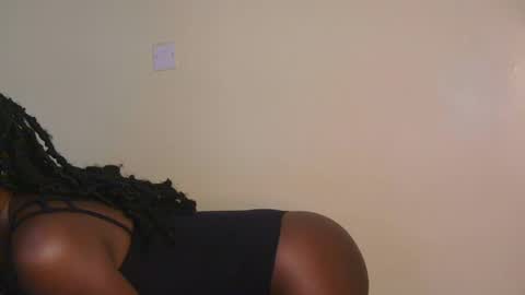 Snapshot of sassyleila chatting on July 4, 1:12 am sexxy one online show from July 4, 1:12 am
