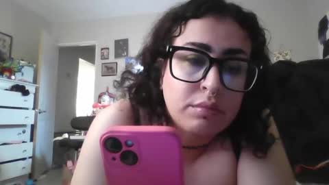 Snapshot of sassypandaxxx chatting on June 10, 12:00 am koolkat online show from June 10, 12:00 am