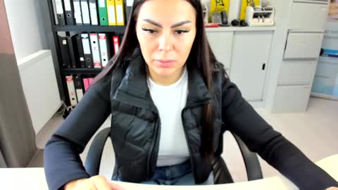 sassytiff online show from September 30, 11:15 am