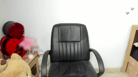 sassytiff online show from April 18, 1:15 pm