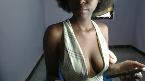 Snapshot of sassyvece12 chatting on January 12, 7:46 am Sassy online show from January 12, 7:46 am
