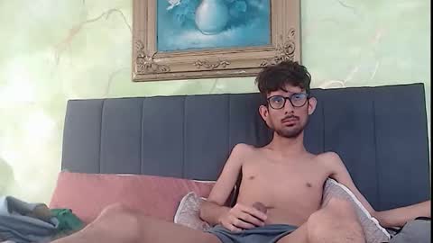 Snapshot of sasuke_bigcock chatting on June 5, 3:18 pm sasuke_bigcock online show from June 5, 3:18 pm