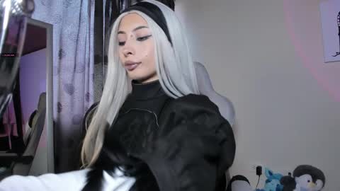    im expecting 300 thumbs up on my altar online show from February 13, 10:00 pm