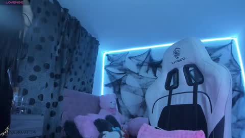    im expecting 300 thumbs up on my altar online show from October 10, 12:09 am