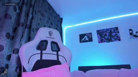    im expecting 300 thumbs up on my altar online show from December 4, 11:02 pm