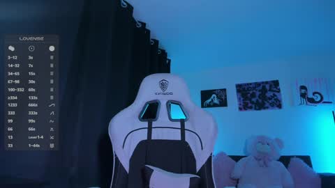    im expecting 300 thumbs up on my altar online show from April 24, 12:35 am