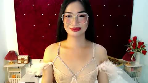 Snapshot of satiable_sashax chatting on October 6, 8:23 am Sasha online show from October 6, 8:23 am