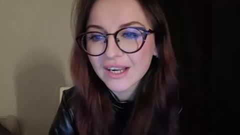 Lori online show from February 17, 7:09 pm