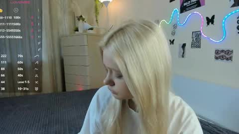 satinpresence online show from May 26, 5:03 am