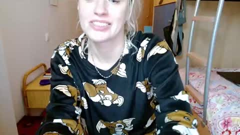 Satinqueen90 online show from November 21, 8:35 am