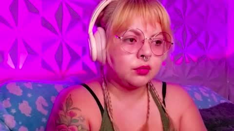 Gina George online show from October 5, 10:18 pm