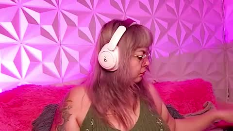 Gina George online show from November 25, 1:05 am