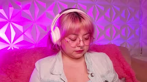 Gina George online show from February 24, 1:03 am