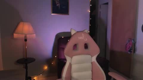 I AM JENN  online show from February 2, 11:00 pm