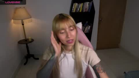 I AM JENN  online show from February 13, 3:35 am