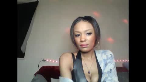 Snapshot of saucy_shanice chatting on January 7, 6:56 pm Shaniiice online show from January 7, 6:56 pm