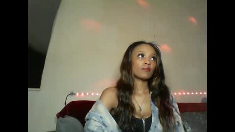Snapshot of saucy_shanice chatting on January 10, 12:27 am Shaniiice online show from January 10, 12:27 am