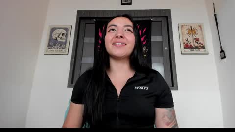 Snapshot of saucy_zaren chatting on May 4, 7:54 pm Zaren online show from May 4, 7:54 pm