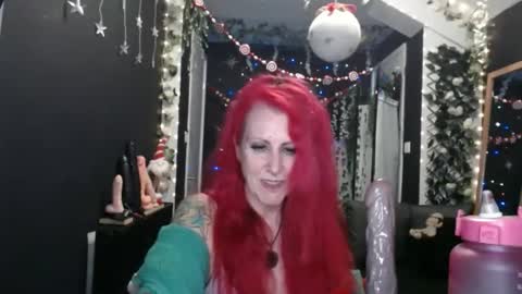 Snapshot of saucysky chatting on December 28, 12:36 am SaucySky online show from December 28, 12:36 am