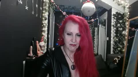 Snapshot of saucysky chatting on December 28, 9:08 pm SaucySky online show from December 28, 9:08 pm