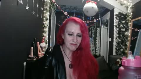 Snapshot of saucysky chatting on December 29, 3:11 am SaucySky online show from December 29, 3:11 am