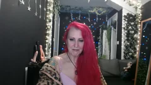 Snapshot of saucysky chatting on January 6, 10:05 pm SaucySky online show from January 6, 10:05 pm