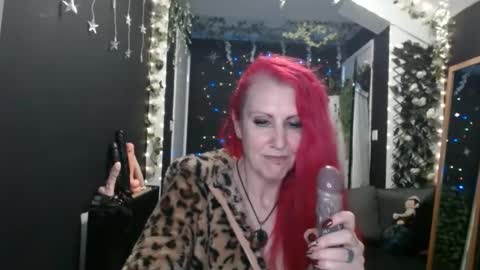 Snapshot of saucysky chatting on January 7, 1:06 am SaucySky online show from January 7, 1:06 am