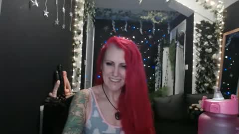 Snapshot of saucysky chatting on January 8, 1:32 am SaucySky online show from January 8, 1:32 am