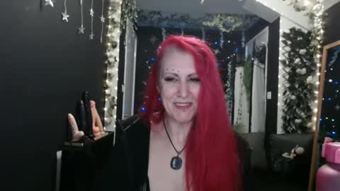 Snapshot of saucysky chatting on January 11, 12:33 am SaucySky online show from January 11, 12:33 am