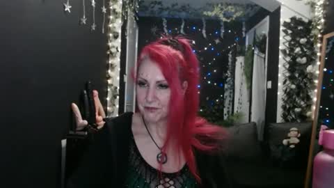 Snapshot of saucysky chatting on January 12, 12:18 am SaucySky online show from January 12, 12:18 am