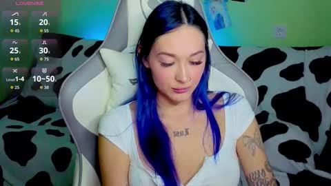 Snapshot of savage_lust_ chatting on October 13, 2:44 am Ariel online show from October 13, 2:44 am