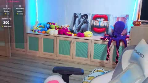 Ariel online show from November 18, 3:01 am