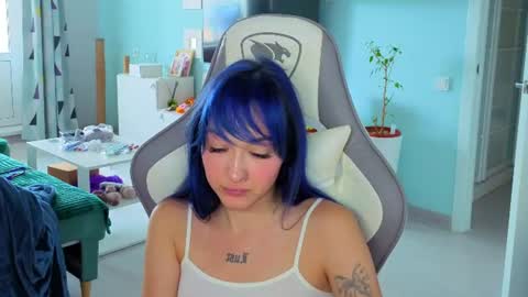 Snapshot of savage_lust_ chatting on June 26, 5:23 am Ariel online show from June 26, 5:23 am