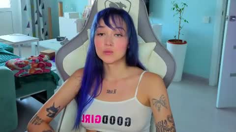 Snapshot of savage_lust_ chatting on July 10, 4:28 am Ariel online show from July 10, 4:28 am