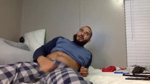 Snapshot of savagebullxxx chatting on December 4, 12:30 am savagebullxxx online show from December 4, 12:30 am