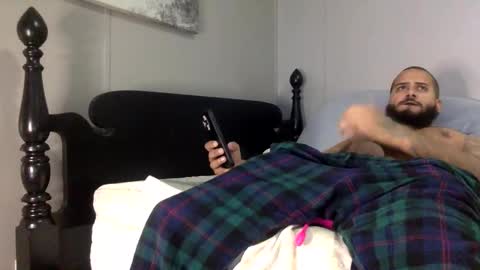 Snapshot of savagebullxxx chatting on January 3, 12:22 am savagebullxxx online show from January 3, 12:22 am