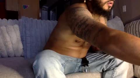 Snapshot of savagebullxxx chatting on November 9, 3:27 am savagebullxxx online show from November 9, 3:27 am