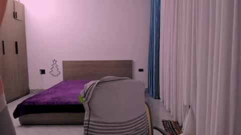 Snapshot of savak_hottie chatting on June 4, 7:09 pm Savak Laakem online show from June 4, 7:09 pm