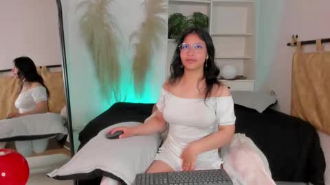 Snapshot of savannah_cameron chatting on October 6, 3:42 pm Savannah online show from October 6, 3:42 pm
