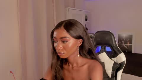 Snapshot of savannahwildee chatting on December 17, 10:00 pm Savannahwildee online show from December 17, 10:00 pm