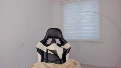 Savannahwildee online show from June 28, 12:00 pm